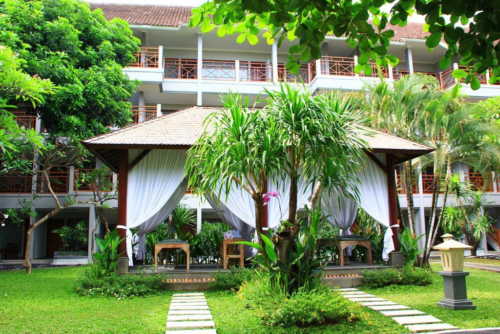 Dewi Sri Hotel Легиан Екстериор снимка