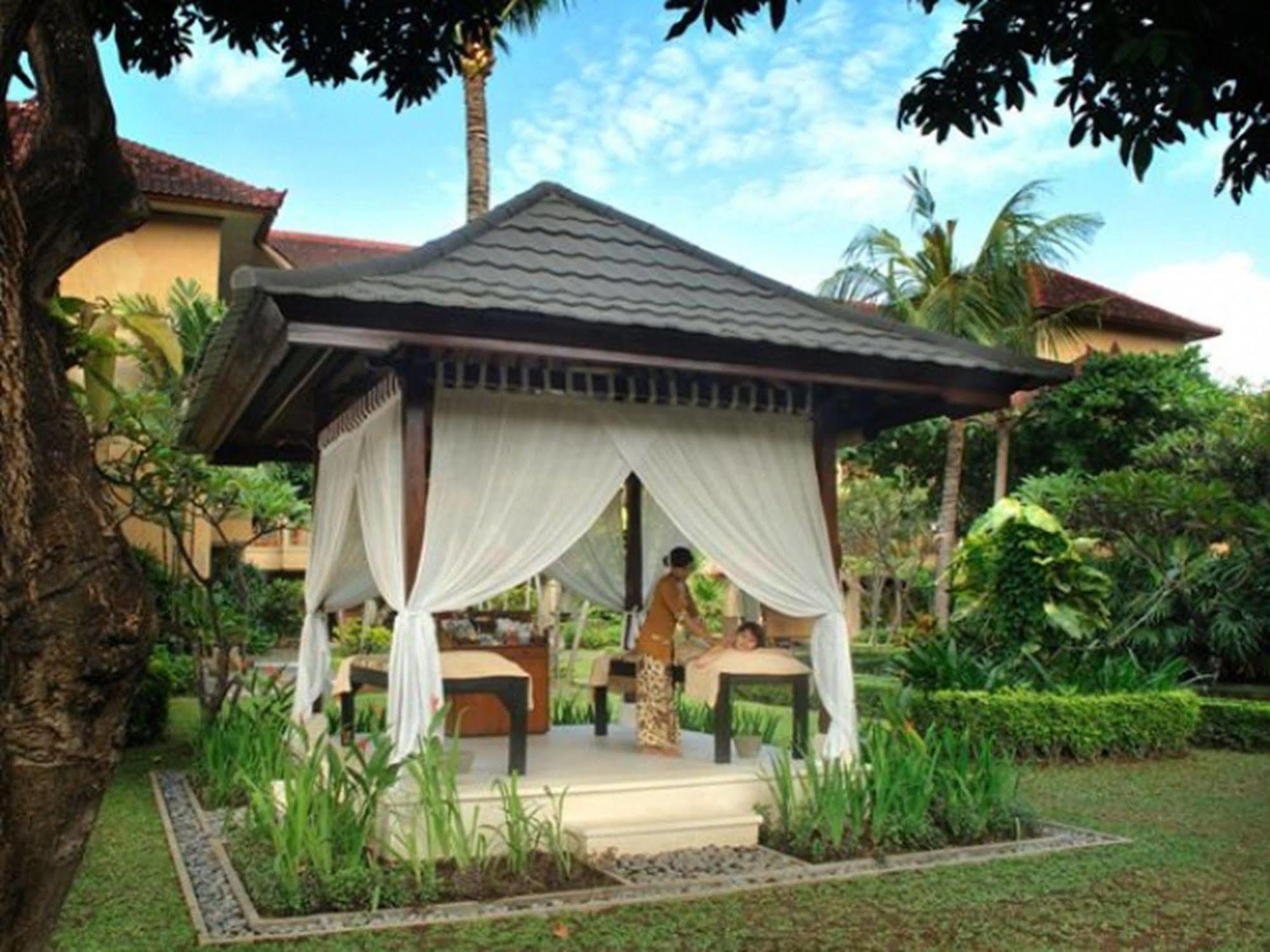 Dewi Sri Hotel Легиан Екстериор снимка